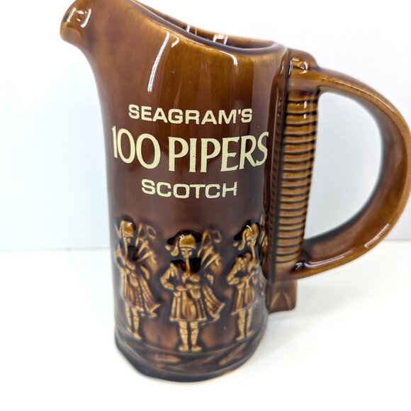 Seagram's 100 Pipers Scotch Blended Scotch Whisky Advertising Pub Jug Water Jug - Picture 1 of 7